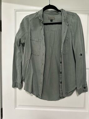 Universal Thread Women’s Olive Button-Front Casual Shirt